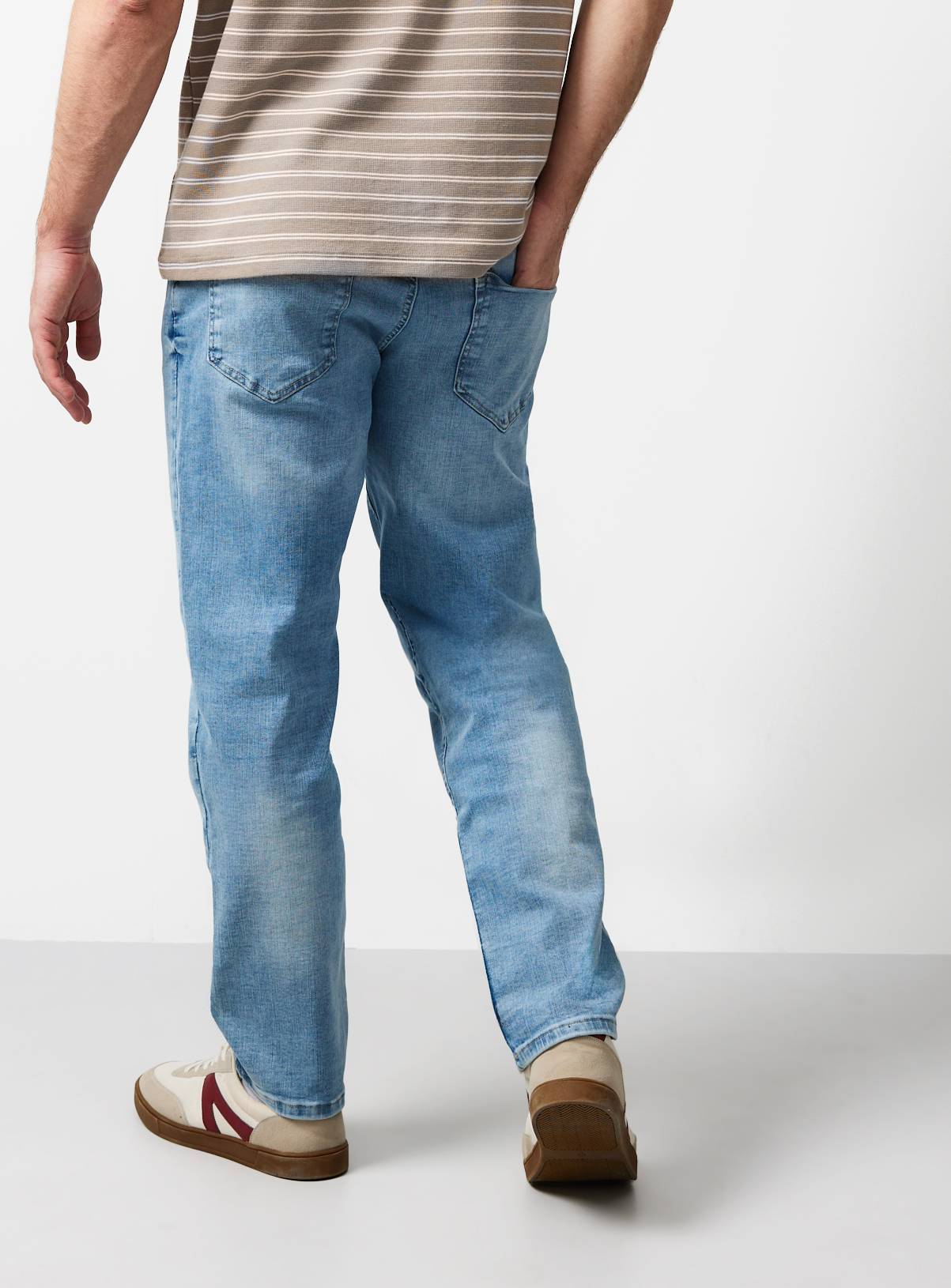 Light Wash Free Fit Straight Leg Jeans 36L - Image 5